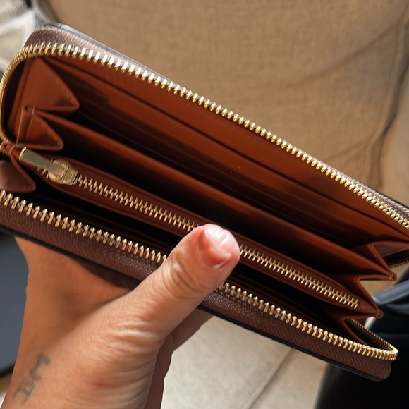 Daisy 🌼 Coach backpack and lg wallet - Picture 5 of 10